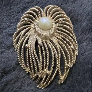 CAROLINE Emmons Waterfall Floral Brooch Pin Gold Tone Faux Pearl